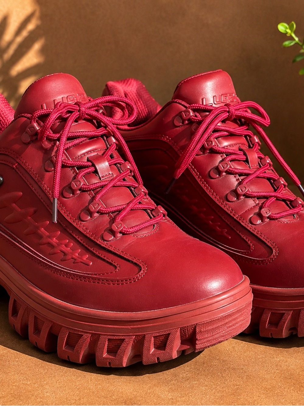 Lugz Red Platform Hiking Shoes Women’s Size 9 Chunky Lace Up Casual